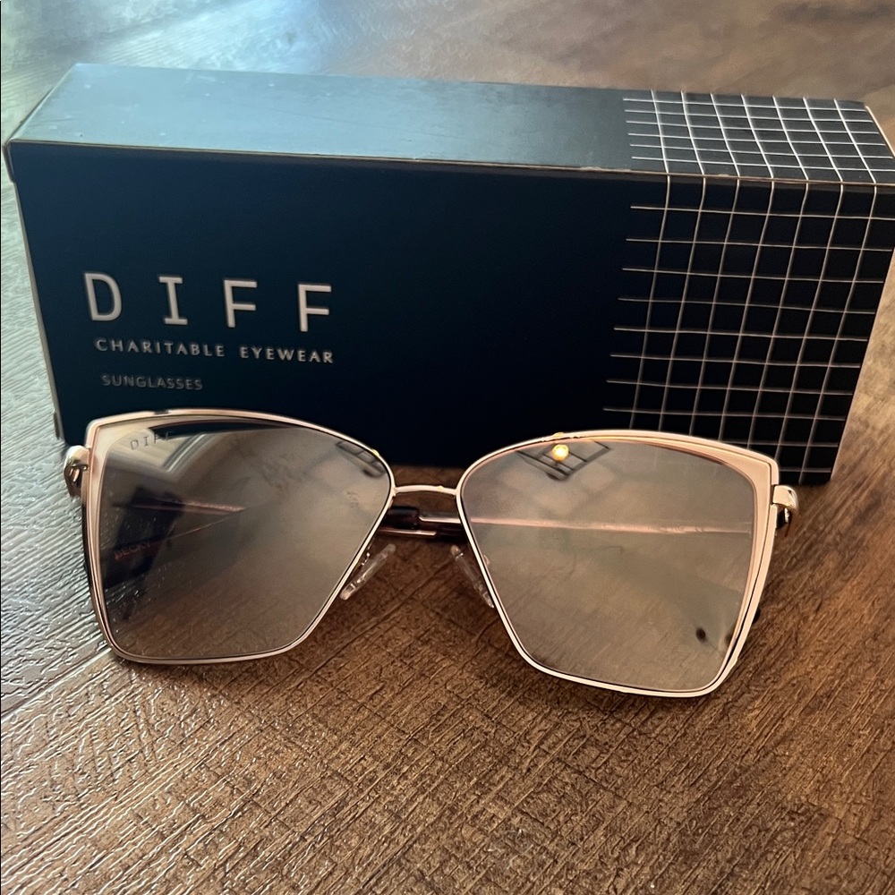 Diff Eyewear Black and Gold Sunglasses